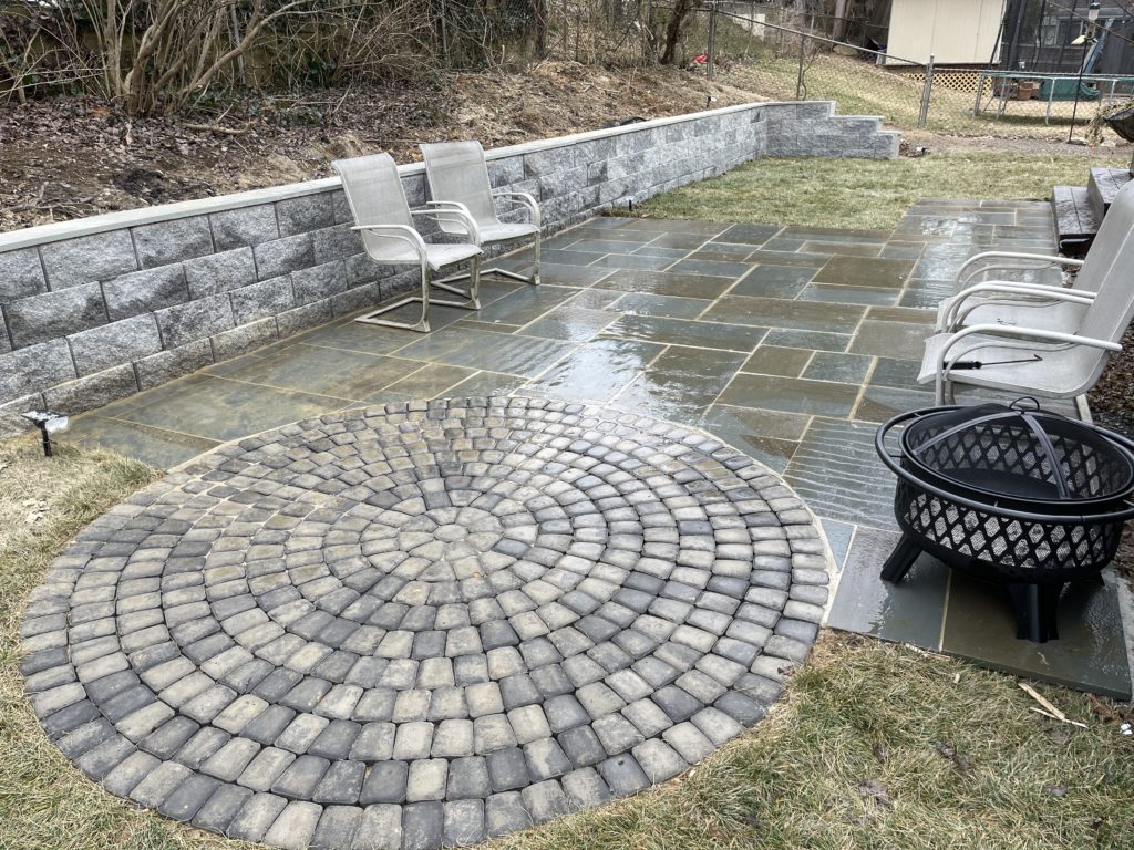 Rockville - Thermal Flagstone & Paver Combo, Retaining Wall