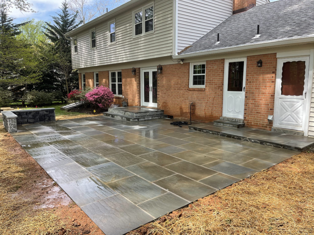 Rockville - Full Color Thermal Running Bond Pattern PA Flagstone Patio, Seat Wall & Landings