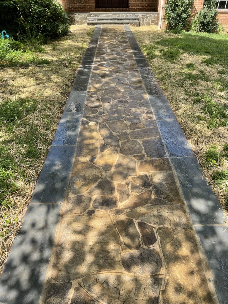 Gaithersburg - Irregular Flagstone W/ Blue Border