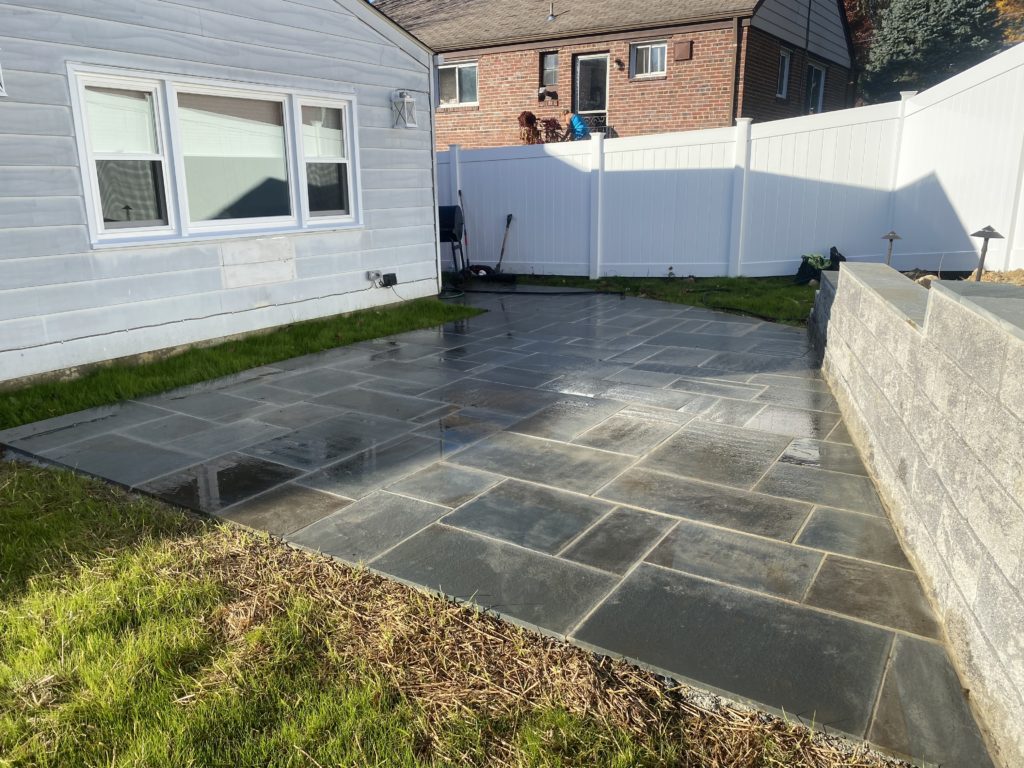 Bladensburg - Blue Thermal Pattern Cut PA Flagstone Patio